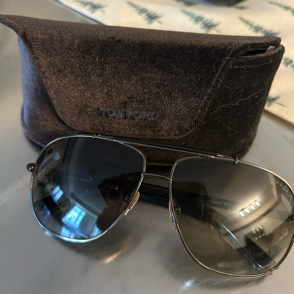 Vintage Tom Ford Pilot sunglasses. Never worn.